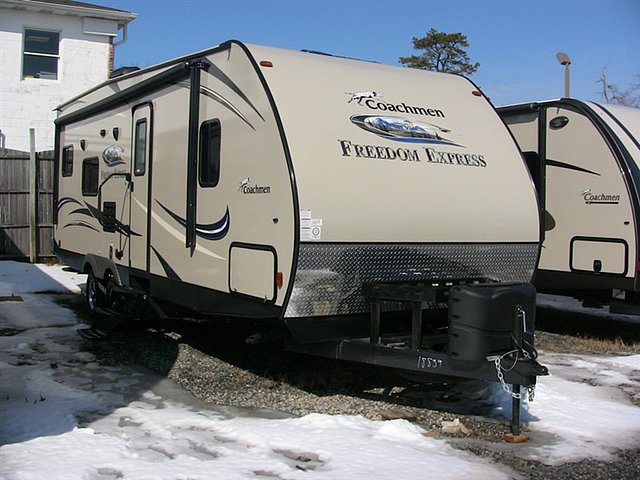 2015 Coachmen Freedom Express Photo