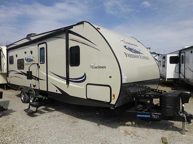 2016 Coachmen Freedom Express Photo