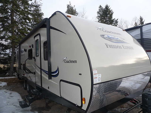 2015 Coachmen Freedom Express Photo