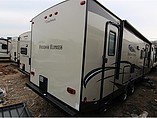 2015 Coachmen Freedom Express Photo #10