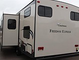 2015 Coachmen Freedom Express Photo #4