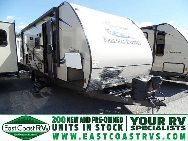 2015 Coachmen Freedom Express Photo
