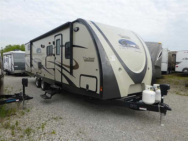 2015 Coachmen Freedom Express Photo