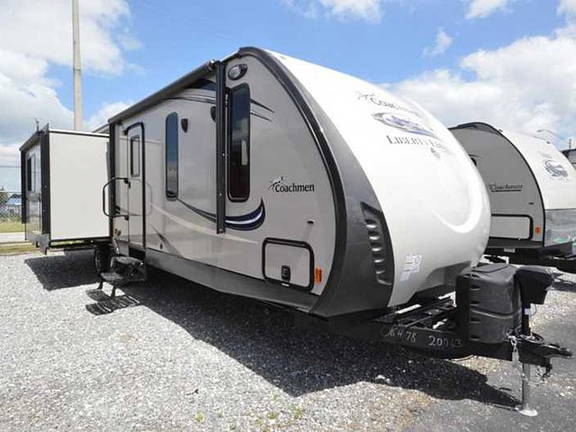 2016 Coachmen Freedom Express Photo