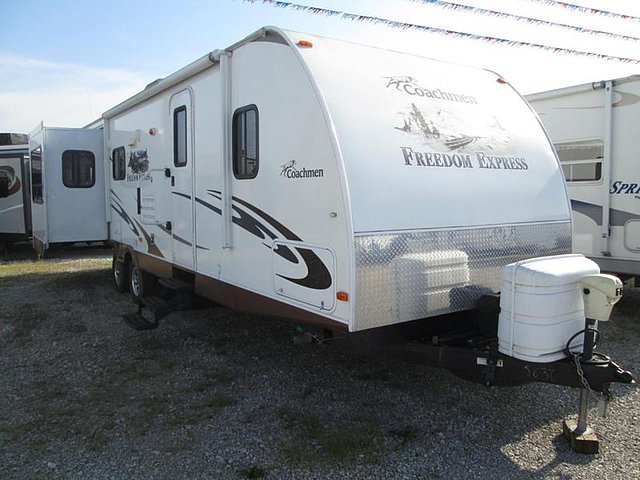 2012 Coachmen Freedom Express Photo