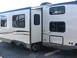 2016 Coachmen Freedom Express Photo #3