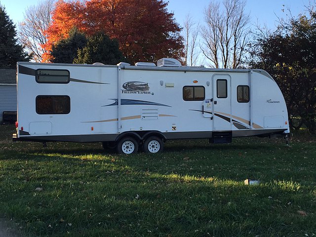 2014 Coachmen Freedom Express Photo