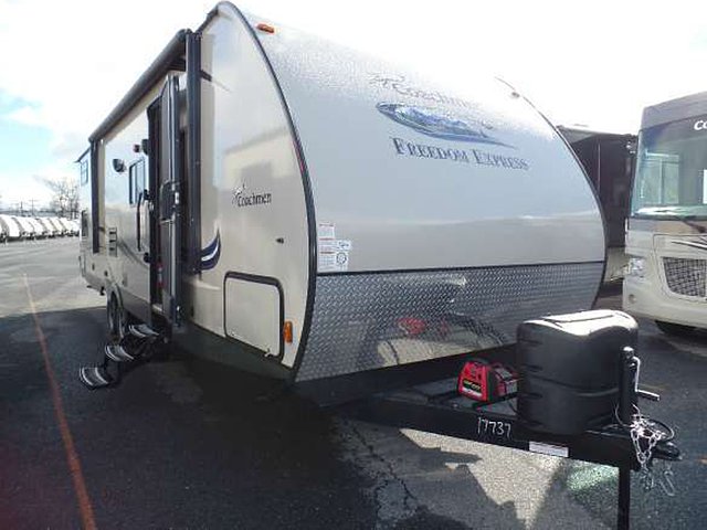 2015 Coachmen Freedom Express Photo