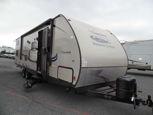 2015 Coachmen Freedom Express Photo