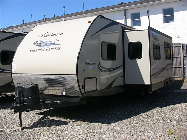 2016 Coachmen Freedom Express Photo