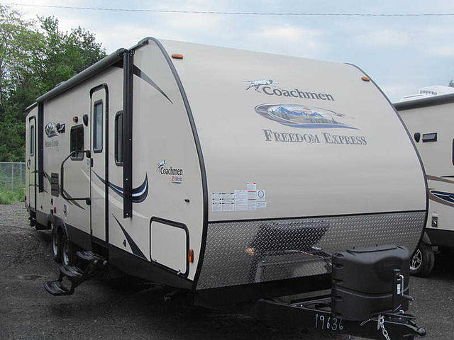 2016 Coachmen Freedom Express Photo