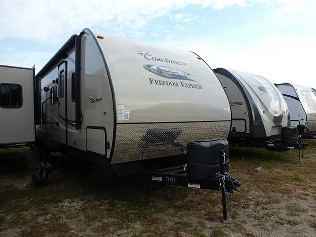 2015 Coachmen Freedom Express Photo