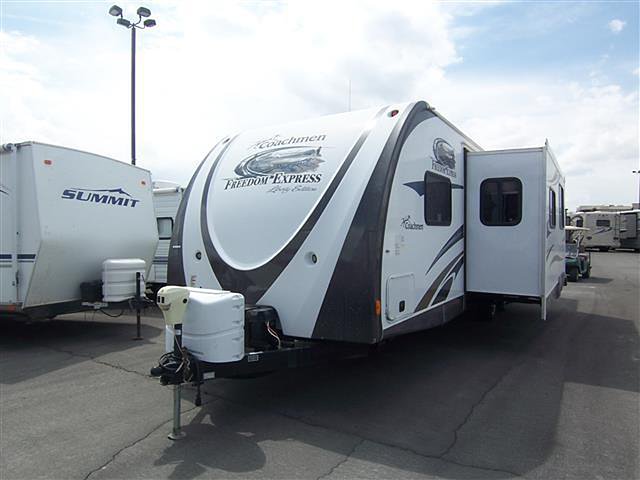 2012 Coachmen Freedom Express Photo