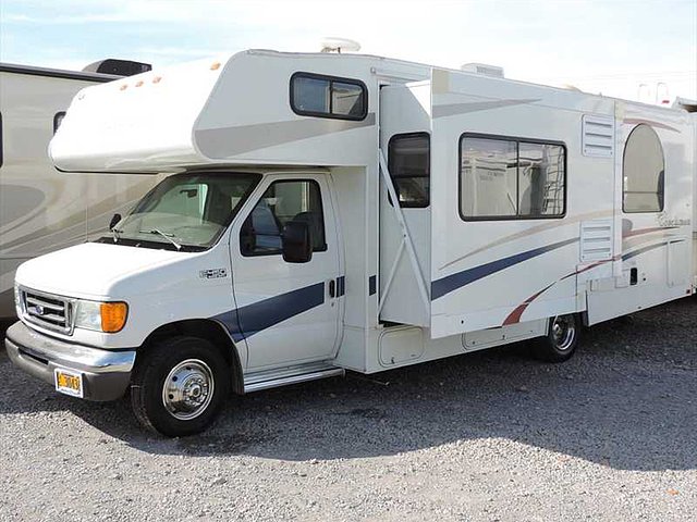 2005 Coachmen Freelander Photo
