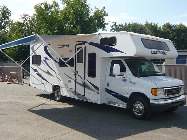 2008 Coachmen Freelander Photo