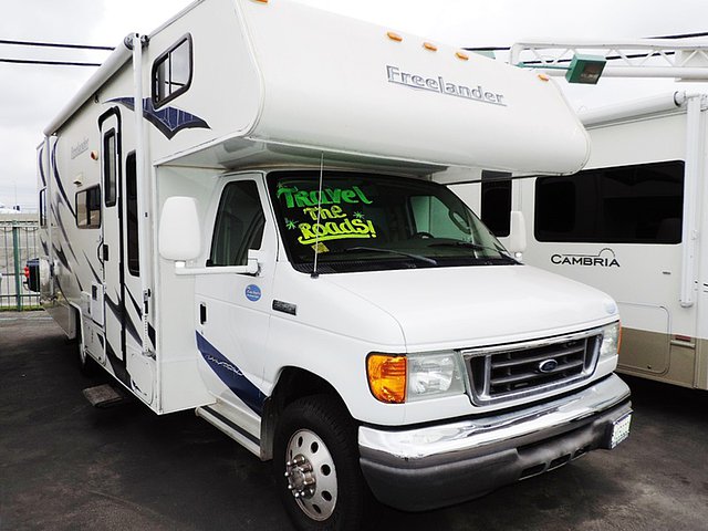 2008 Coachmen Freelander Photo