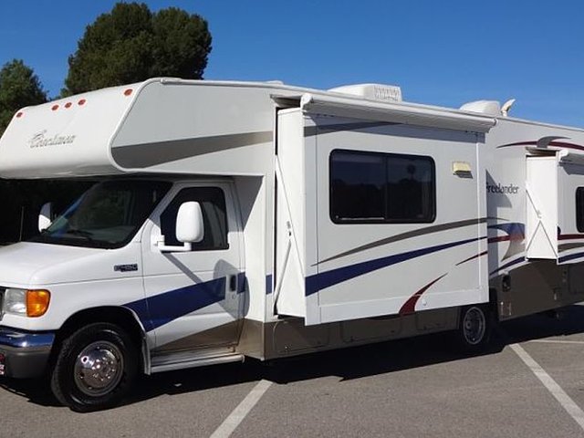 2005 Coachmen Freelander Photo