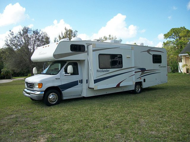 2006 Coachmen Freelander Photo