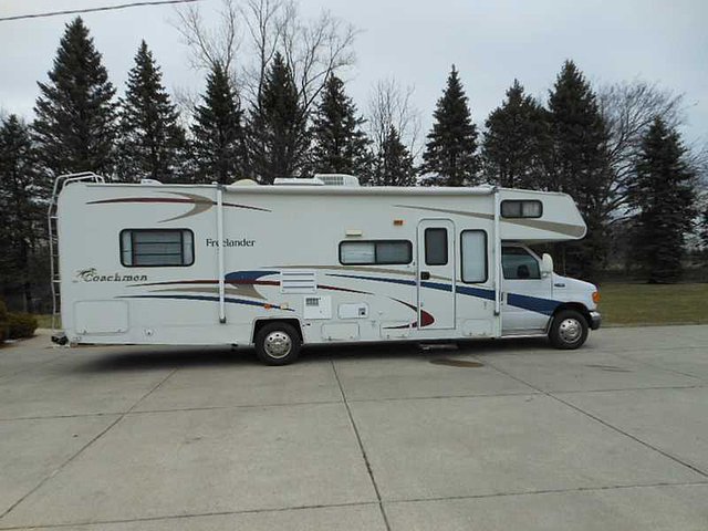 2006 Coachmen Freelander Photo