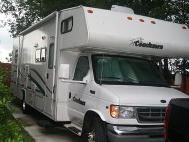 2001 Coachmen Leprechaun Photo