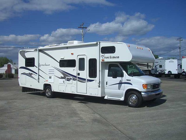 2004 Coachmen Leprechaun Photo