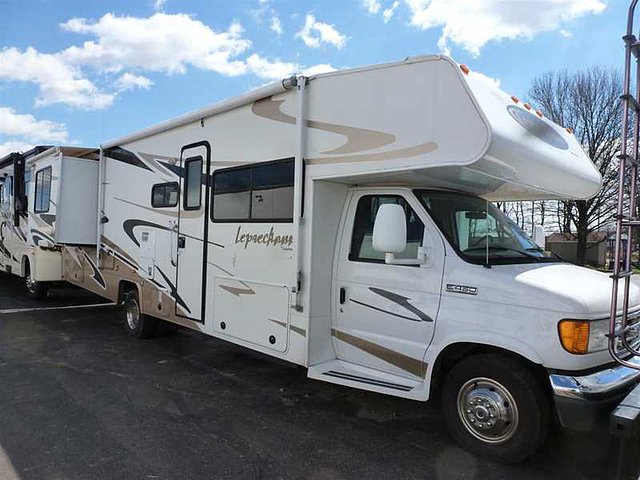 2007 Coachmen Leprechaun Photo