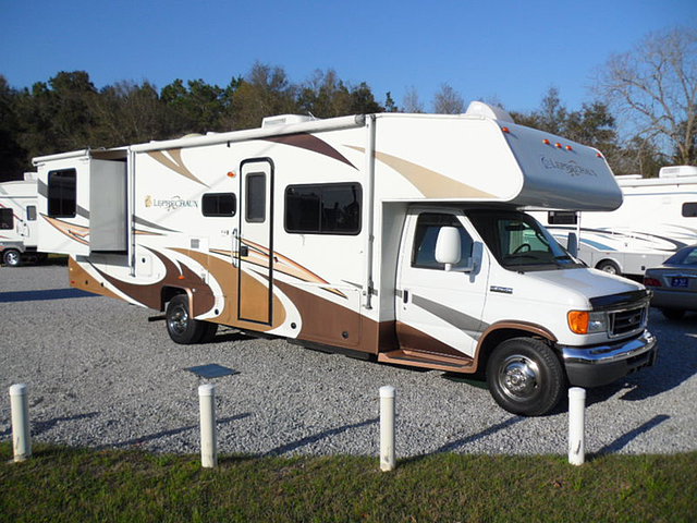 2008 Coachmen Leprechaun Photo