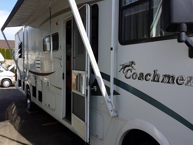 2006 Coachmen Mirada Photo