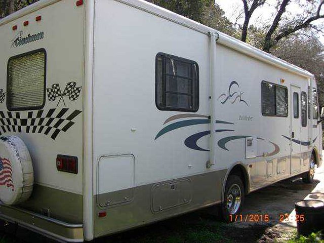 2003 Coachmen Pathfinder Photo