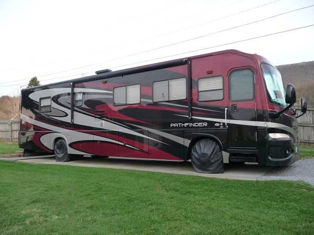 2007 Coachmen Pathfinder Photo