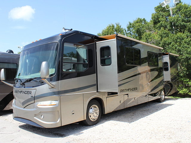 2009 Coachmen Pathfinder Photo