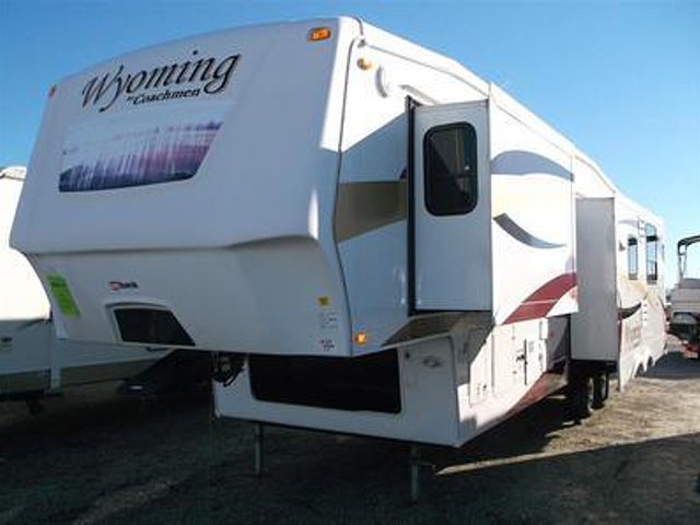 2008 Coachmen Wyoming Photo