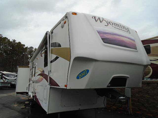 2007 Coachmen Wyoming Photo