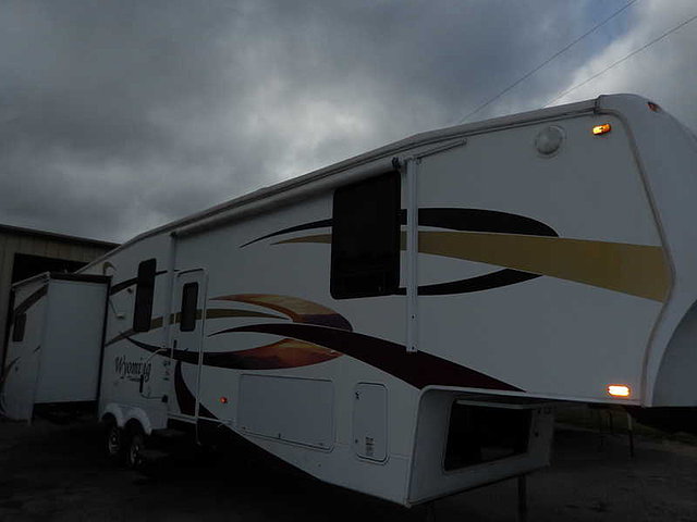 09 Coachmen Wyoming