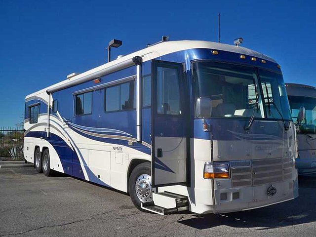 2000 Country Coach Affinity Photo