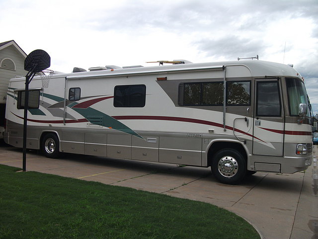 1998 Country Coach Affinity Photo