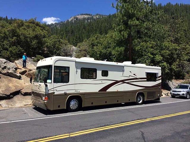 2000 Country Coach Allure Photo