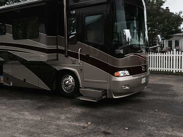 2006 Country Coach Allure Photo