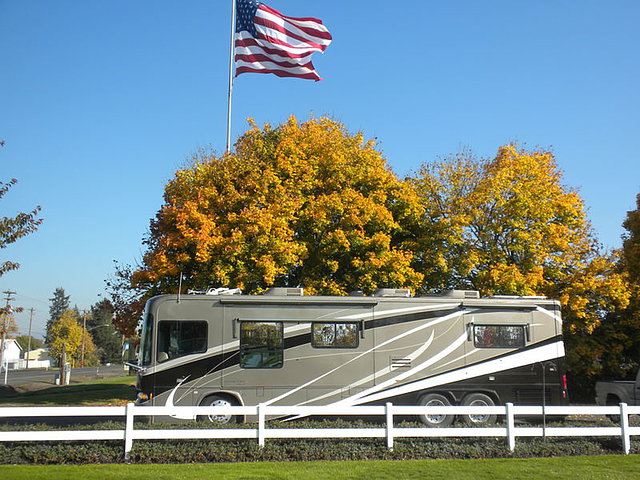 2007 Country Coach Allure 470 Photo