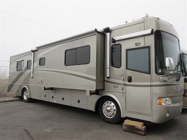 2005 Country Coach Inspire 330 Photo