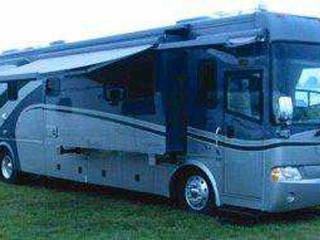 2005 Country Coach Inspire 330 Photo