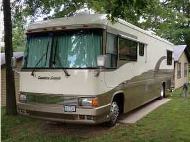 1995 Country Coach Magna Photo