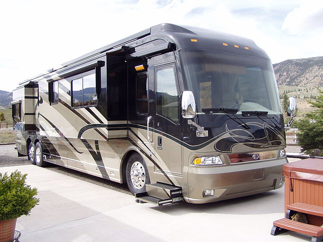 2006 Country Coach Magna Photo