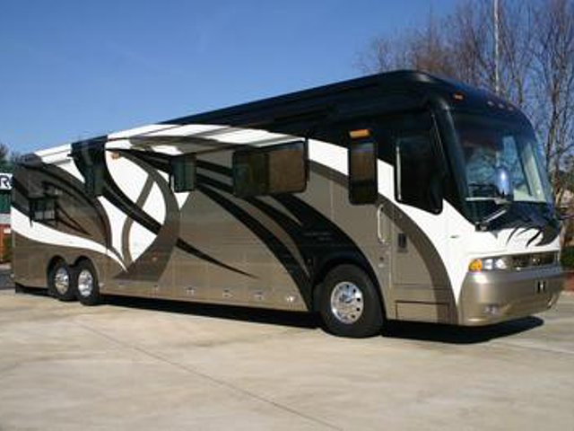 2007 Country Coach Magna Photo