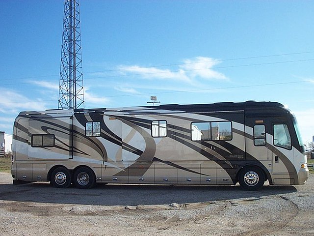 2007 Country Coach Magna Photo