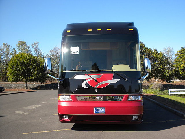 2008 Country Coach Magna Photo