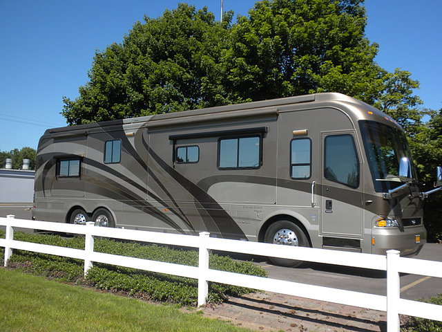 2006 Country Coach Magna Photo