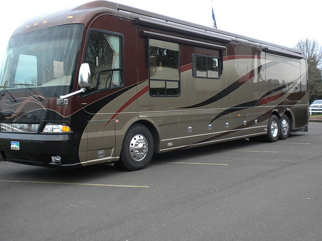 2007 Country Coach Magna Photo