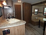 2015 Cruiser RV Radiance Photo #9