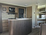 2015 Cruiser RV Radiance Photo #9